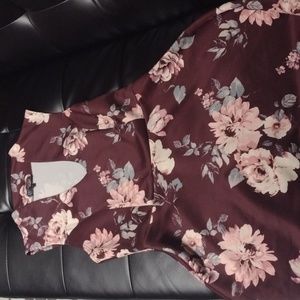 Sleeveless Maroon flower design dress Size L